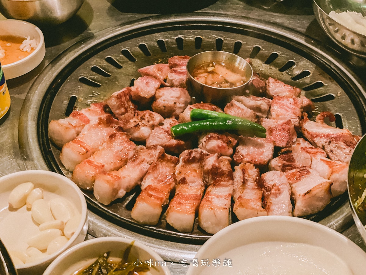 【釜山美食】釜山宅烤肉｜歐巴幫你烤肉~超香，超厚豬五花+酸白菜涮嘴解膩，來釜山必訪的歐巴燒肉