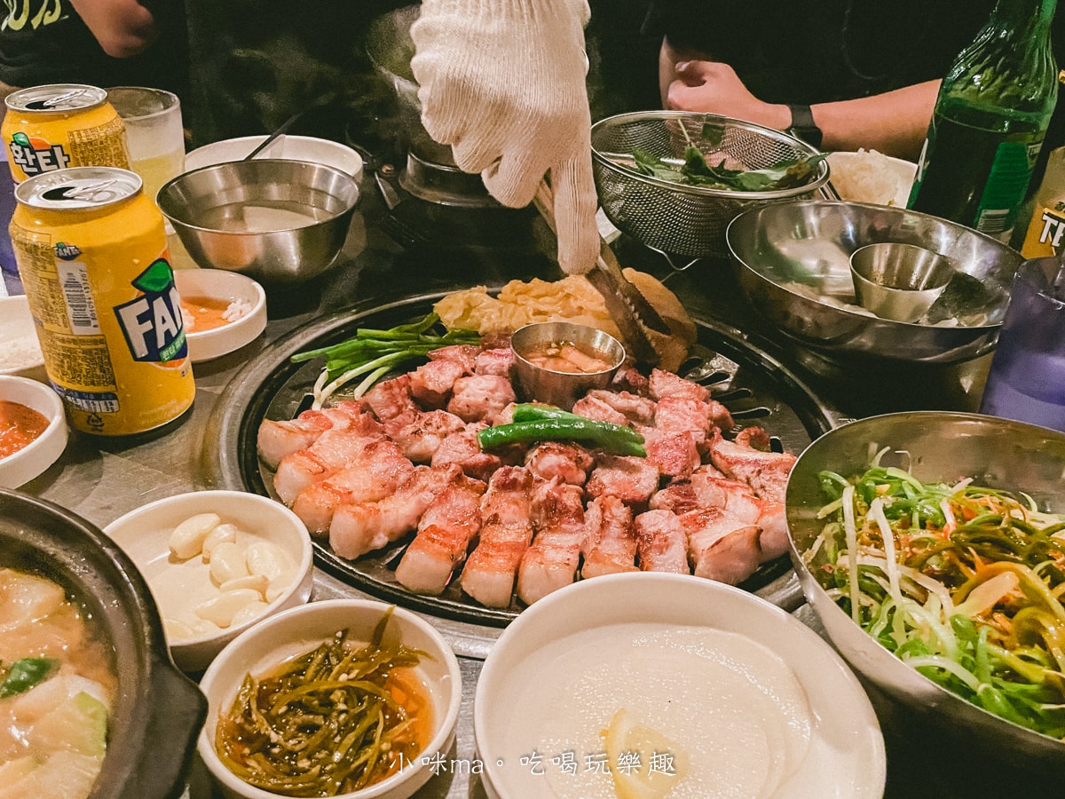 【釜山美食】釜山宅烤肉｜歐巴幫你烤肉~超香，超厚豬五花+酸白菜涮嘴解膩，來釜山必訪的歐巴燒肉