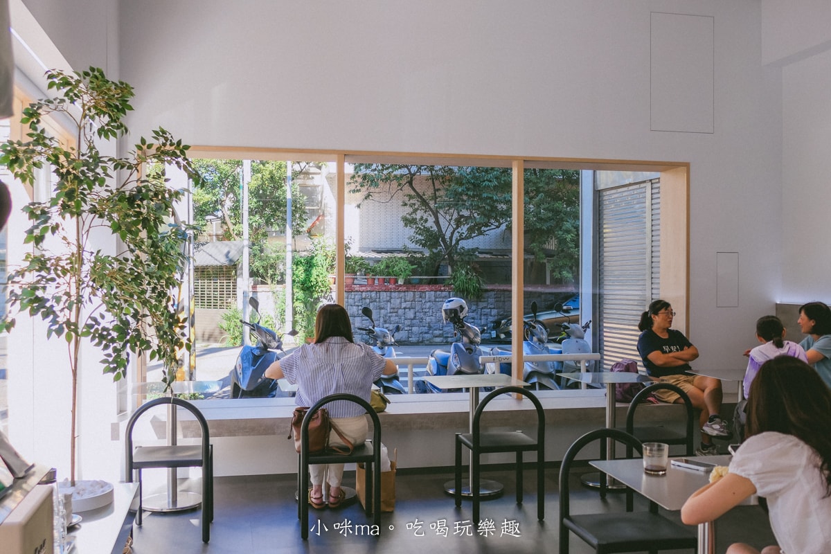【桃園美食】浮冰咖啡 Flow coffee|小巷內簡約的韓系咖啡廳,日式刨冰、布丁必點,桃園咖啡廳 - 第4張圖 【桃園美食】浮冰咖啡 Flow coffee|小巷內簡約的韓系咖啡廳,日式刨冰、布丁必點,桃園咖啡廳