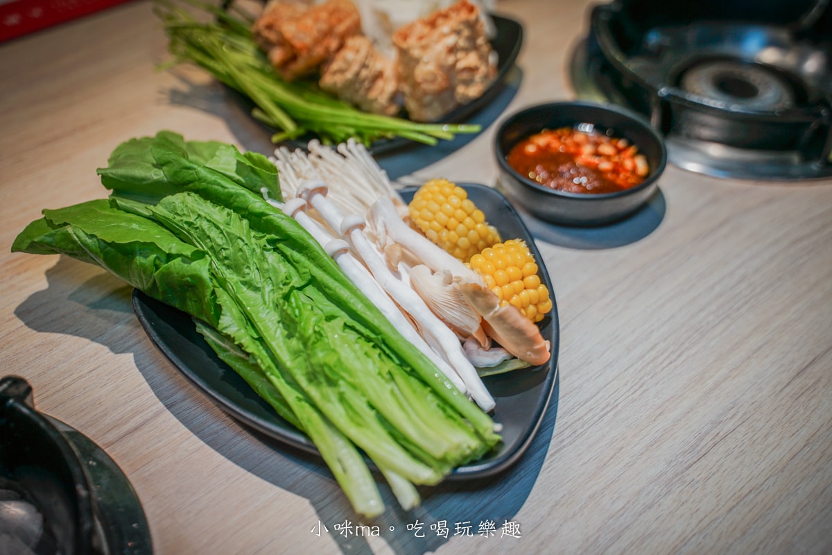 【公館涮涮鍋】宮綺火鍋 公館店|329元起吃的到大份量肉品、海鮮,蔬食bar、Hershey’s巧克力冰沙、大苑子芒果冰沙吃到飽,不收服務費 - 第16張圖 【公館涮涮鍋】宮綺火鍋 公館店|329元起吃的到大份量肉品、海鮮,蔬食bar、Hershey’s巧克力冰沙、大苑子芒果冰沙吃到飽,不收服務費