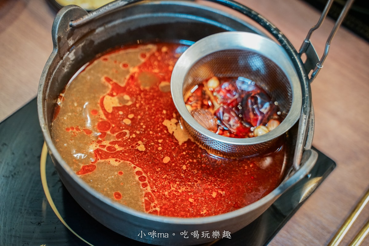 【桃園火鍋】金蒔鍋物-桃園站前店｜華麗餐酒館般的高質感鍋物店，近30種蔬食、飲料、麵食自助吧吃到飽，桃園火車站美食