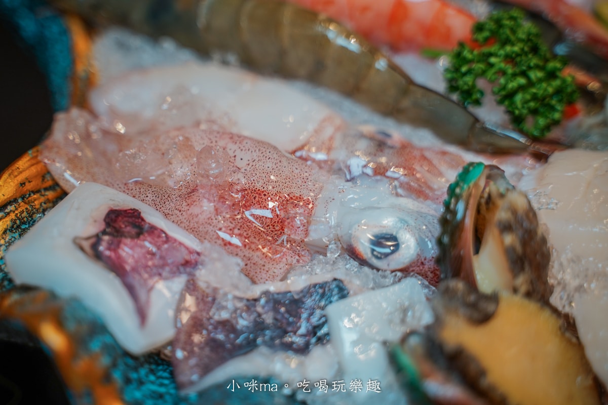 【桃園火鍋】金蒔鍋物-桃園站前店｜華麗餐酒館般的高質感鍋物店，近30種蔬食、飲料、麵食自助吧吃到飽，桃園火車站美食