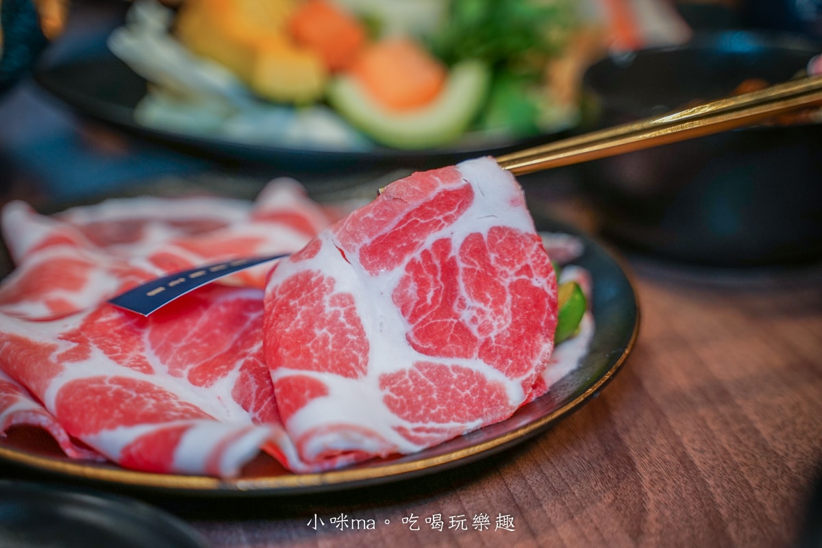 【桃園火鍋】金蒔鍋物-桃園站前店｜華麗餐酒館般的高質感鍋物店，近30種蔬食、飲料、麵食自助吧吃到飽，桃園火車站美食