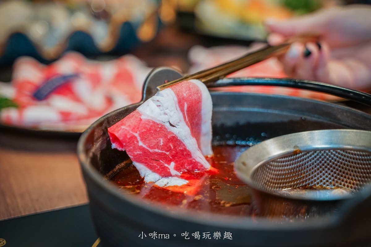 【桃園火鍋】金蒔鍋物-桃園站前店｜華麗餐酒館般的高質感鍋物店，近30種蔬食、飲料、麵食自助吧吃到飽，桃園火車站美食