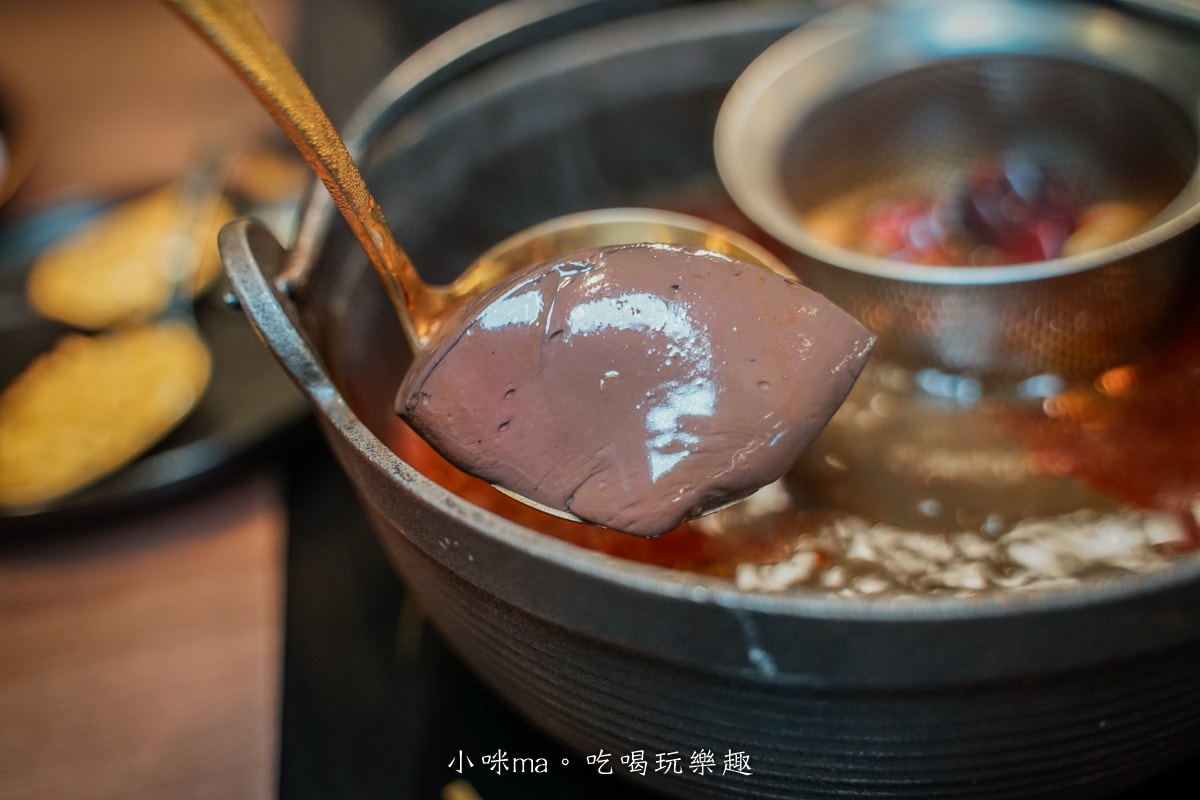 【桃園火鍋】金蒔鍋物-桃園站前店｜華麗餐酒館般的高質感鍋物店，近30種蔬食、飲料、麵食自助吧吃到飽，桃園火車站美食