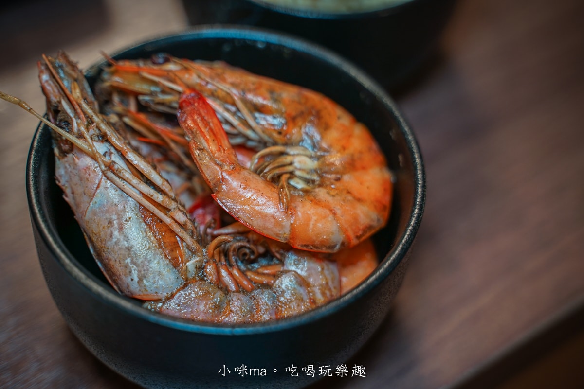 【桃園火鍋】金蒔鍋物-桃園站前店｜華麗餐酒館般的高質感鍋物店，近30種蔬食、飲料、麵食自助吧吃到飽，桃園火車站美食