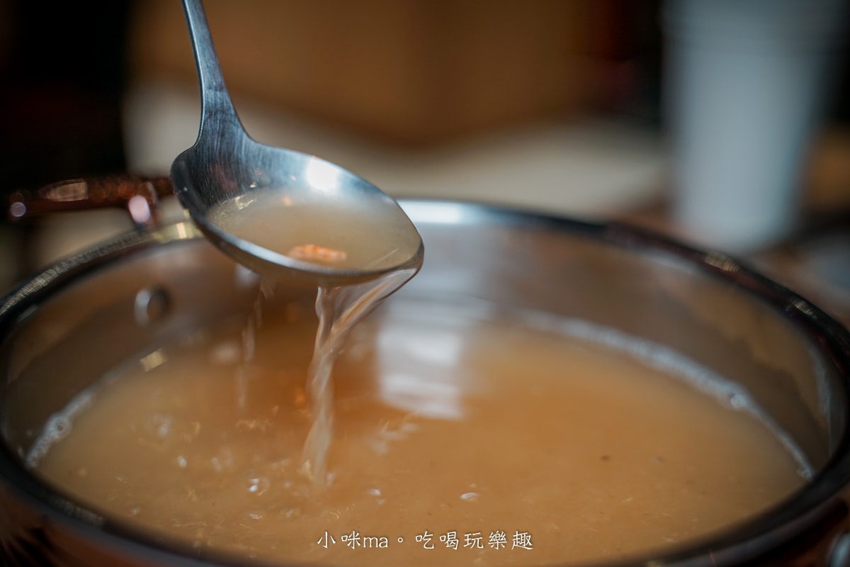 【板橋美食】深紅汕頭鍋物-板橋店｜屠龍四人套餐給你活跳跳2隻龍蝦+整船海鮮，管他的膽固醇爆表，想吃活體海鮮火鍋就選這間，板橋火鍋推薦