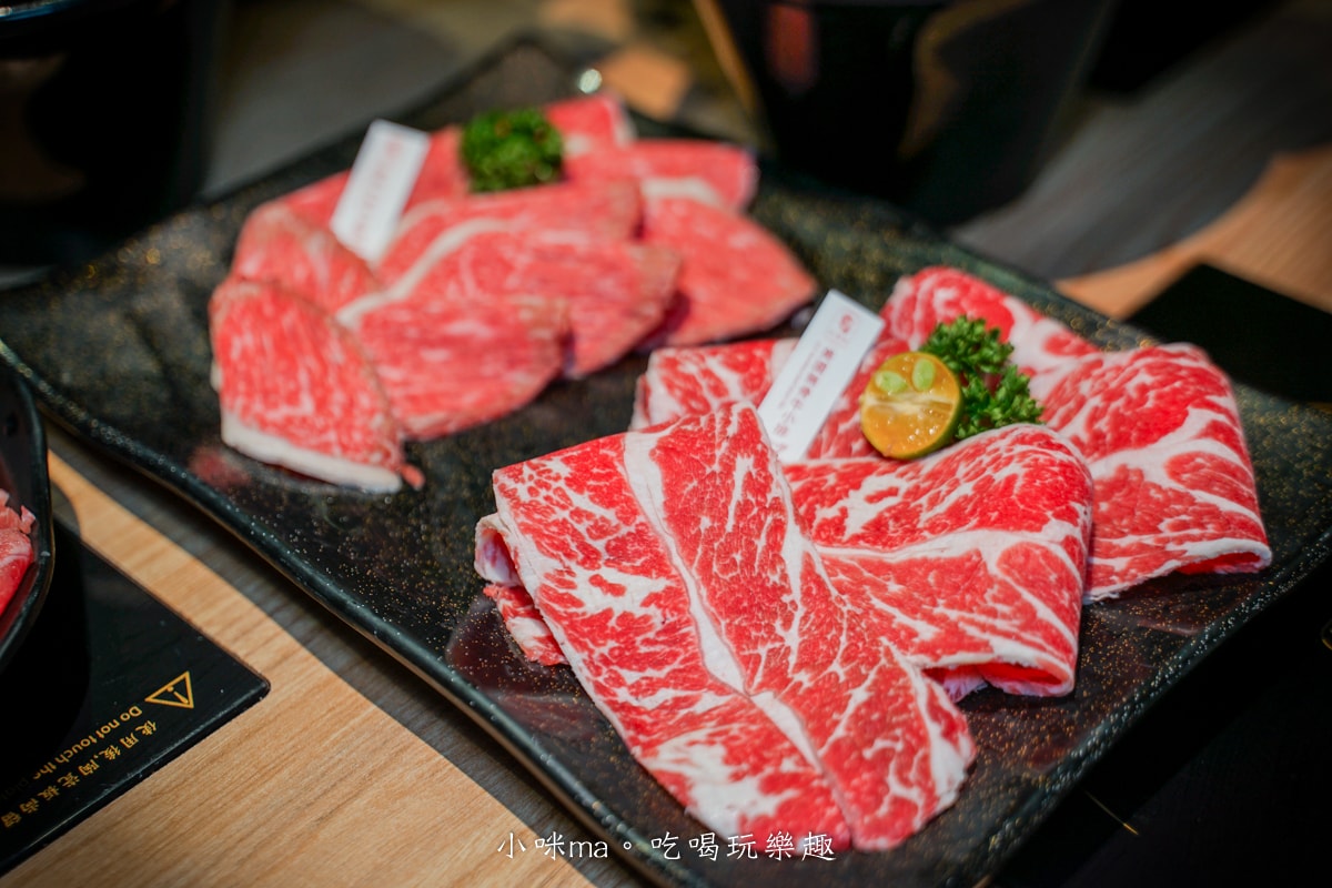 【板橋美食】深紅汕頭鍋物-板橋店｜屠龍四人套餐給你活跳跳2隻龍蝦+整船海鮮，管他的膽固醇爆表，想吃活體海鮮火鍋就選這間，板橋火鍋推薦