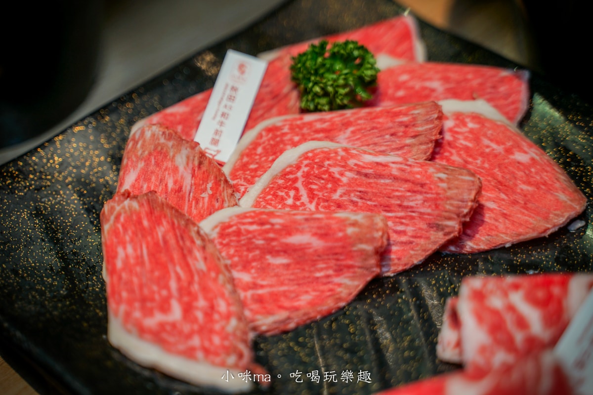 【板橋美食】深紅汕頭鍋物-板橋店｜屠龍四人套餐給你活跳跳2隻龍蝦+整船海鮮，管他的膽固醇爆表，想吃活體海鮮火鍋就選這間，板橋火鍋推薦