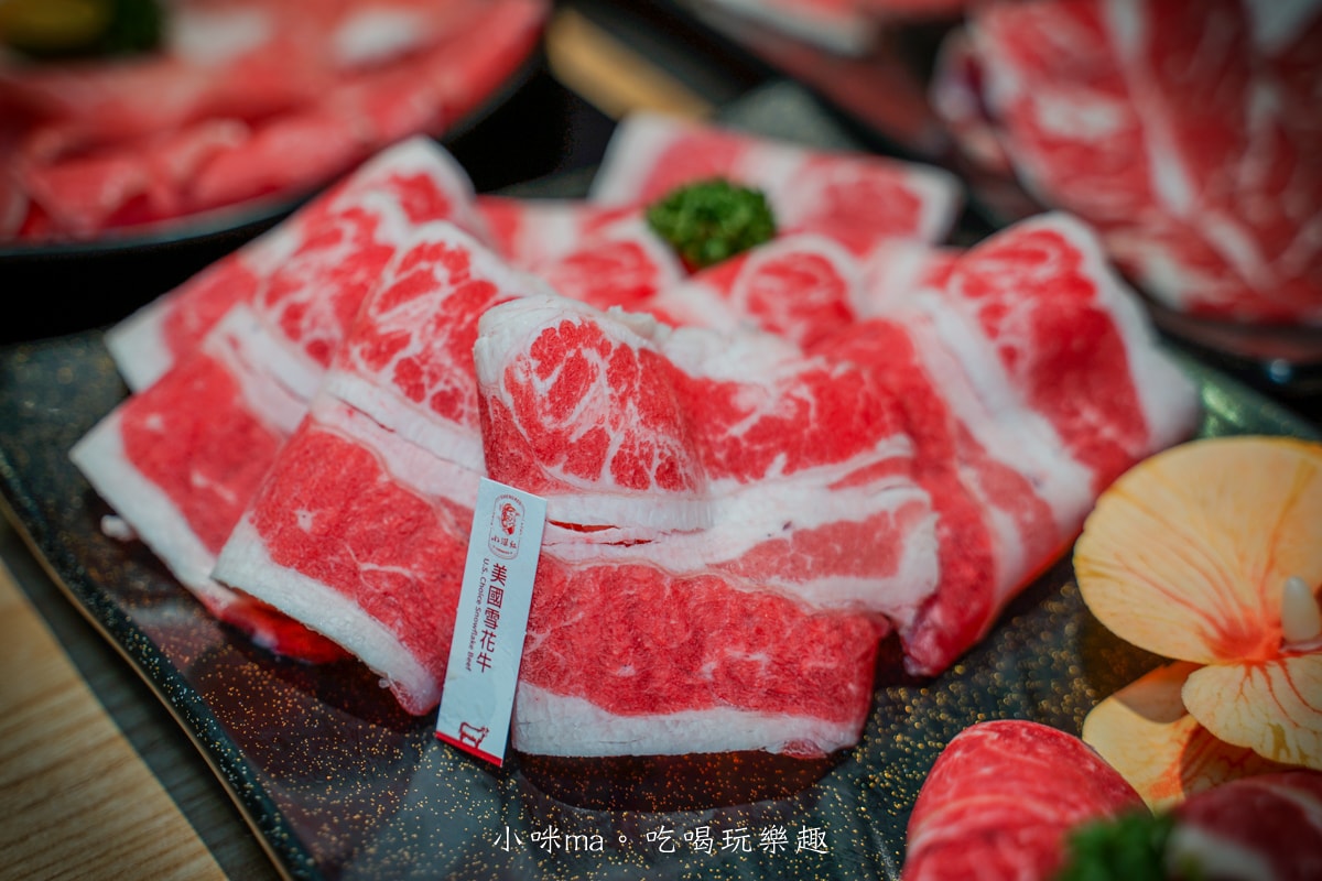 【板橋美食】深紅汕頭鍋物-板橋店｜屠龍四人套餐給你活跳跳2隻龍蝦+整船海鮮，管他的膽固醇爆表，想吃活體海鮮火鍋就選這間，板橋火鍋推薦