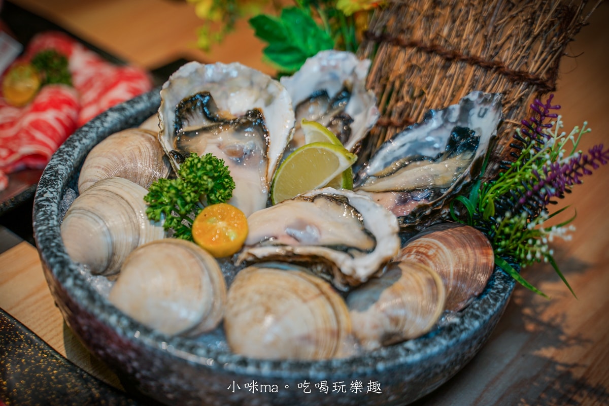 【板橋美食】深紅汕頭鍋物-板橋店｜屠龍四人套餐給你活跳跳2隻龍蝦+整船海鮮，管他的膽固醇爆表，想吃活體海鮮火鍋就選這間，板橋火鍋推薦