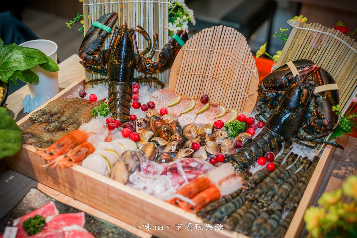 【板橋美食】深紅汕頭鍋物-板橋店｜屠龍四人套餐給你活跳跳2隻龍蝦+整船海鮮，管他的膽固醇爆表，想吃活體海鮮火鍋就選這間，板橋火鍋推薦