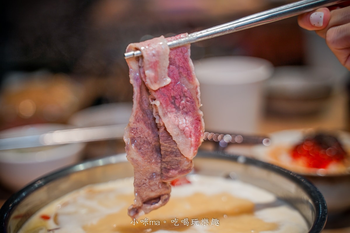 【板橋美食】深紅汕頭鍋物-板橋店｜屠龍四人套餐給你活跳跳2隻龍蝦+整船海鮮，管他的膽固醇爆表，想吃活體海鮮火鍋就選這間，板橋火鍋推薦