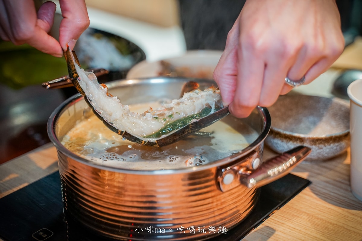 【板橋美食】深紅汕頭鍋物-板橋店｜屠龍四人套餐給你活跳跳2隻龍蝦+整船海鮮，管他的膽固醇爆表，想吃活體海鮮火鍋就選這間，板橋火鍋推薦