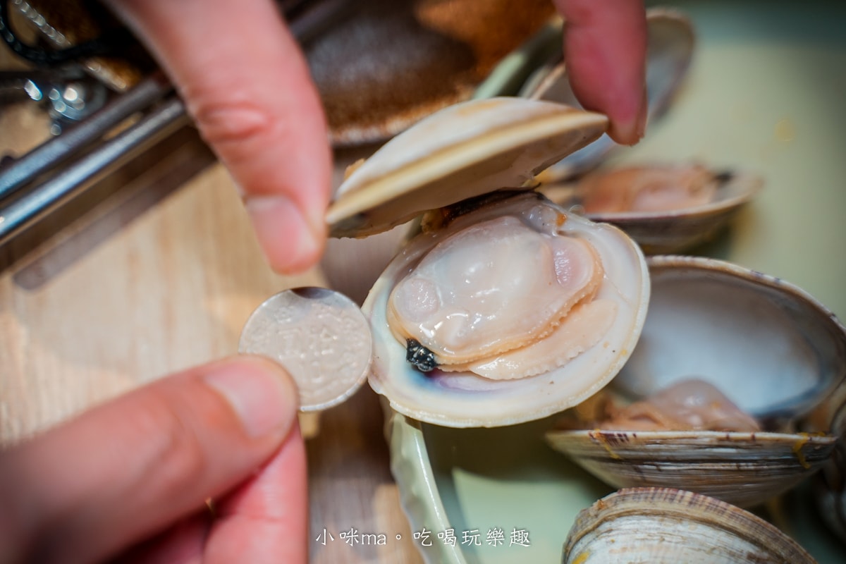 【板橋美食】深紅汕頭鍋物-板橋店｜屠龍四人套餐給你活跳跳2隻龍蝦+整船海鮮，管他的膽固醇爆表，想吃活體海鮮火鍋就選這間，板橋火鍋推薦