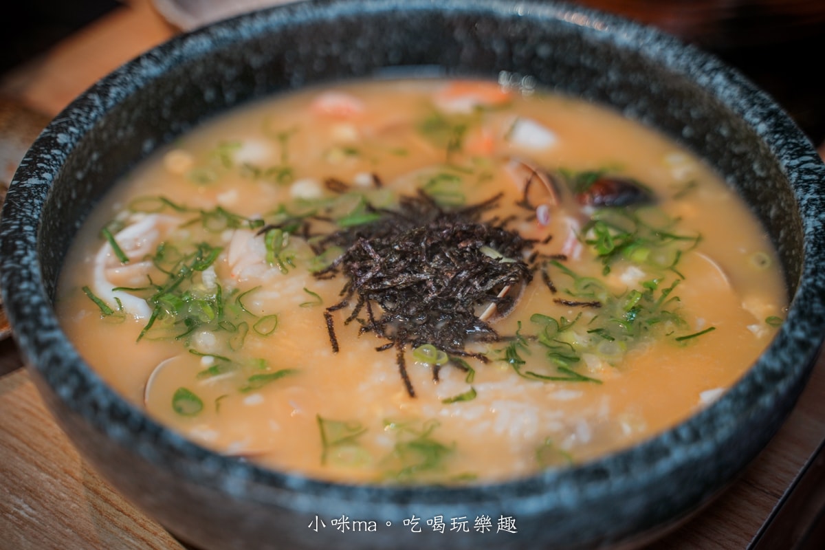 【板橋美食】深紅汕頭鍋物-板橋店｜屠龍四人套餐給你活跳跳2隻龍蝦+整船海鮮，管他的膽固醇爆表，想吃活體海鮮火鍋就選這間，板橋火鍋推薦