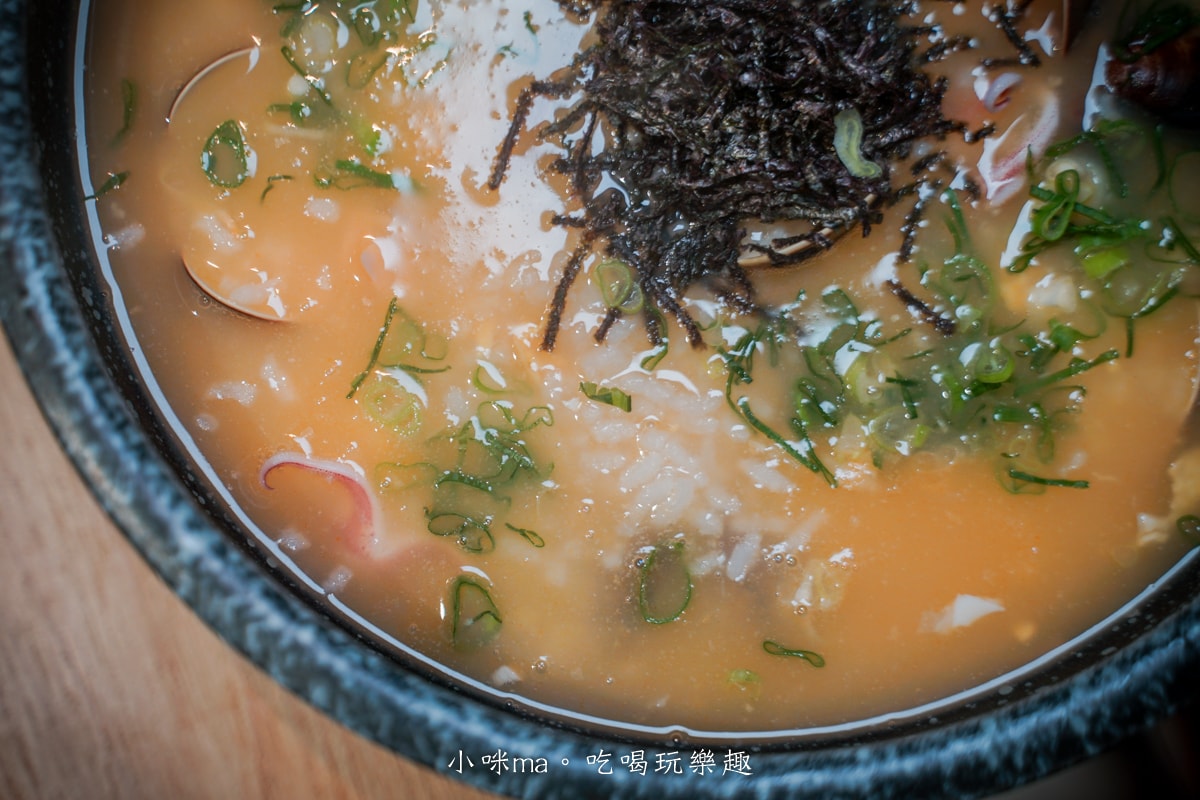 【板橋美食】深紅汕頭鍋物-板橋店｜屠龍四人套餐給你活跳跳2隻龍蝦+整船海鮮，管他的膽固醇爆表，想吃活體海鮮火鍋就選這間，板橋火鍋推薦