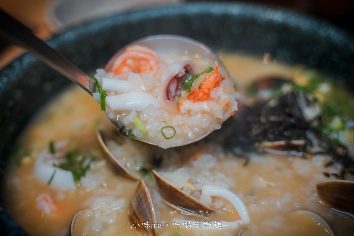 【板橋美食】深紅汕頭鍋物-板橋店｜屠龍四人套餐給你活跳跳2隻龍蝦+整船海鮮，管他的膽固醇爆表，想吃活體海鮮火鍋就選這間，板橋火鍋推薦
