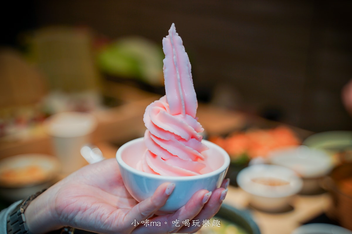 【板橋美食】深紅汕頭鍋物-板橋店｜屠龍四人套餐給你活跳跳2隻龍蝦+整船海鮮，管他的膽固醇爆表，想吃活體海鮮火鍋就選這間，板橋火鍋推薦