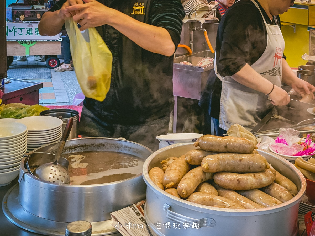 【基隆廟口美食】自製大腸圈|廟口2號攤位,Qㄉㄟㄉㄟ大腸圈加上特製辣椒蒜蓉醬有夠涮嘴,基隆美食 - 第3張圖 【基隆廟口美食】自製大腸圈|廟口2號攤位,Qㄉㄟㄉㄟ大腸圈加上特製辣椒蒜蓉醬有夠涮嘴,基隆美食