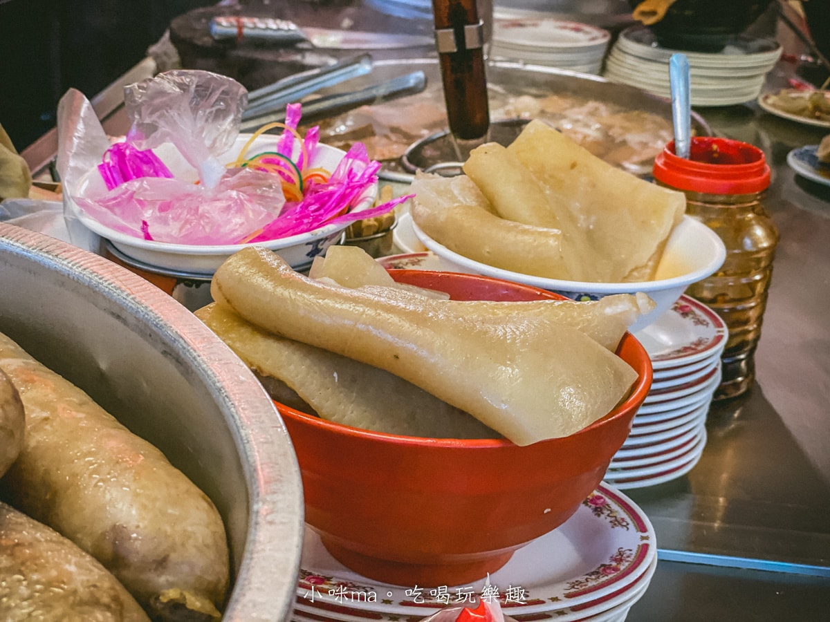 【基隆廟口美食】自製大腸圈|廟口2號攤位,Qㄉㄟㄉㄟ大腸圈加上特製辣椒蒜蓉醬有夠涮嘴,基隆美食 - 第5張圖 【基隆廟口美食】自製大腸圈|廟口2號攤位,Qㄉㄟㄉㄟ大腸圈加上特製辣椒蒜蓉醬有夠涮嘴,基隆美食