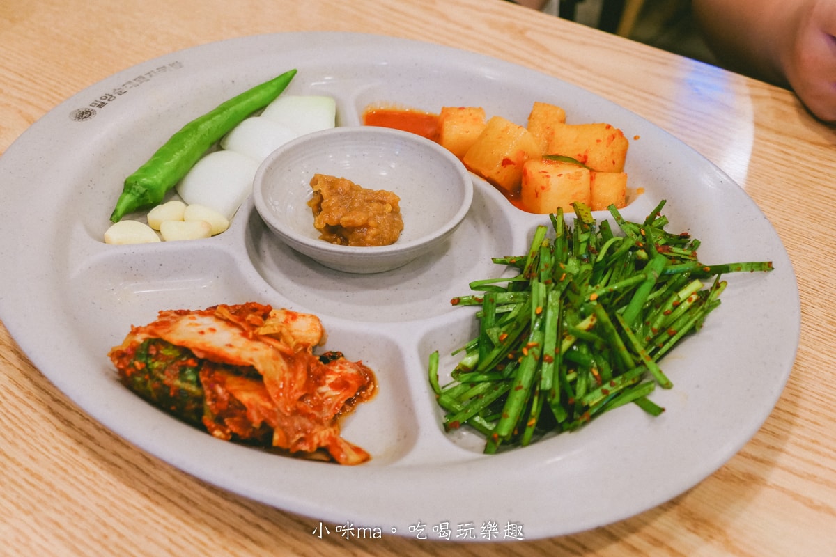 【釜山美食】密陽血腸豬肉湯飯 西面店|24小時營業的湯飯,醒酒湯比豬肉湯飯還好吃,白切肉也要點起來,有中文菜單 - 第11張圖 【釜山美食】密陽血腸豬肉湯飯 西面店|24小時營業的湯飯,醒酒湯比豬肉湯飯還好吃,白切肉也要點起來,有中文菜單