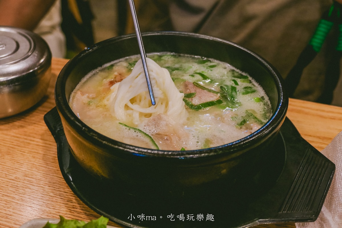 【釜山美食】密陽血腸豬肉湯飯 西面店|24小時營業的湯飯,醒酒湯比豬肉湯飯還好吃,白切肉也要點起來,有中文菜單 - 第25張圖 【釜山美食】密陽血腸豬肉湯飯 西面店|24小時營業的湯飯,醒酒湯比豬肉湯飯還好吃,白切肉也要點起來,有中文菜單