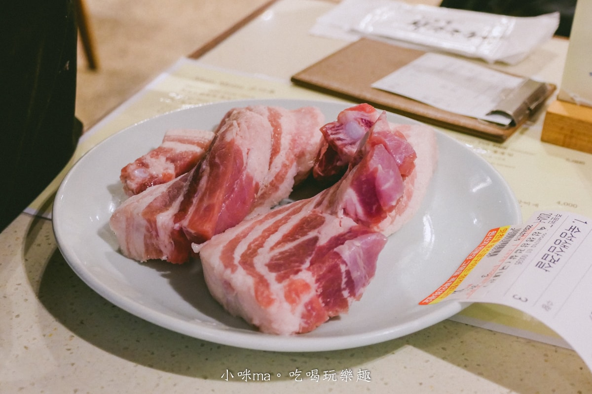 【釜山美食】味贊王鹽烤肉 富平店｜3.5公分厚豬五花全程代烤，價格實惠 CP值爆表，釜山烤肉