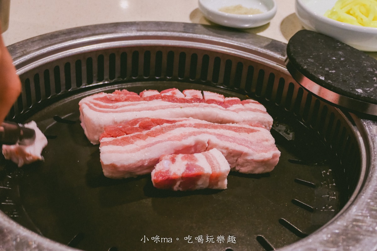 【釜山美食】味贊王鹽烤肉 富平店｜3.5公分厚豬五花全程代烤，價格實惠 CP值爆表，釜山烤肉