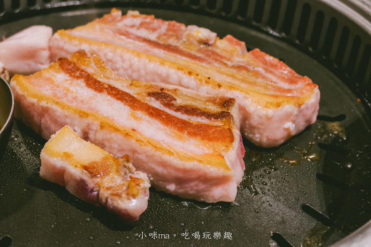 【釜山美食】味贊王鹽烤肉 富平店｜3.5公分厚豬五花全程代烤，價格實惠 CP值爆表，釜山烤肉
