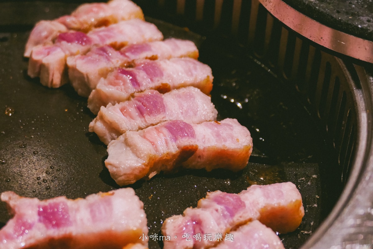 【釜山美食】味贊王鹽烤肉 富平店｜3.5公分厚豬五花全程代烤，價格實惠 CP值爆表，釜山烤肉