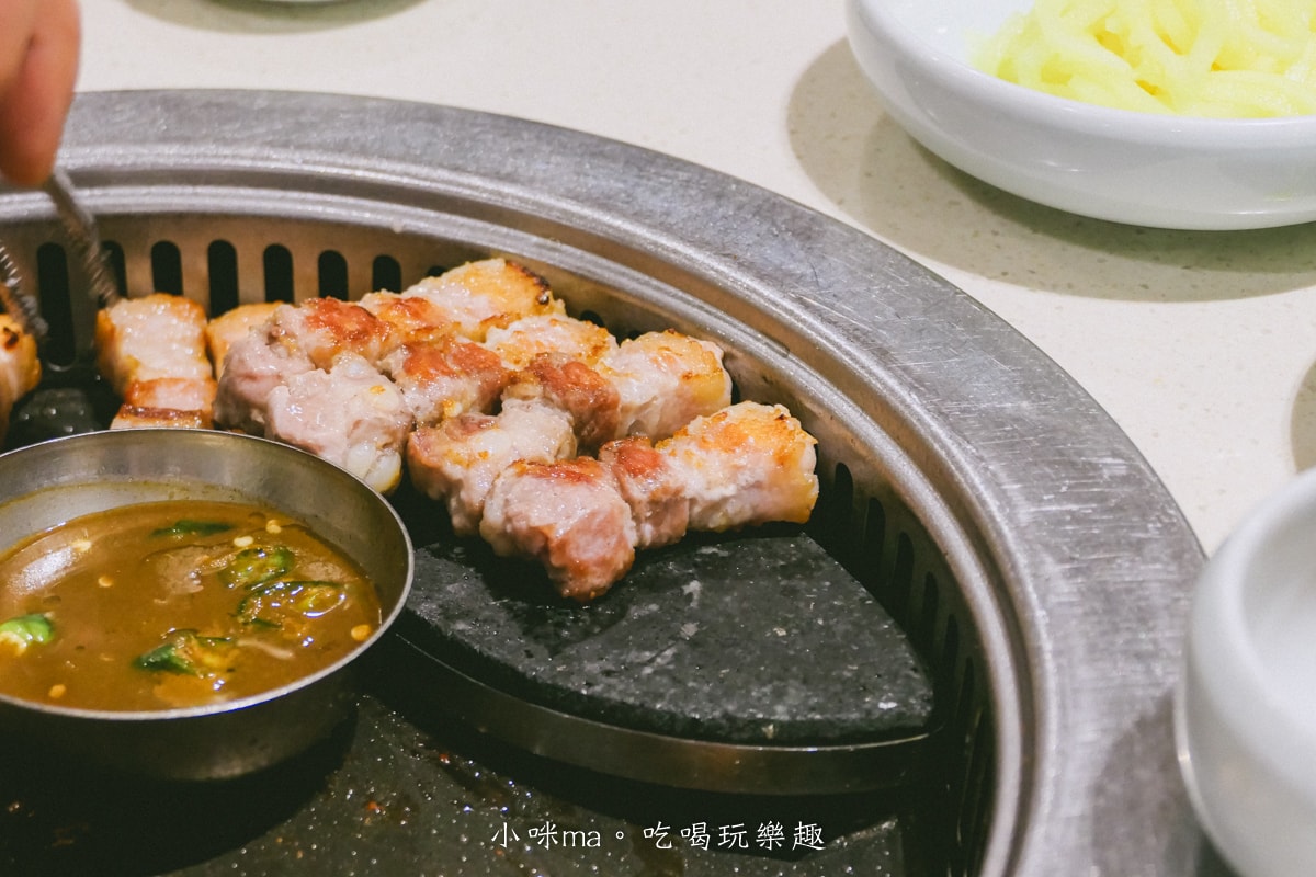 【釜山美食】味贊王鹽烤肉 富平店｜3.5公分厚豬五花全程代烤，價格實惠 CP值爆表，釜山烤肉