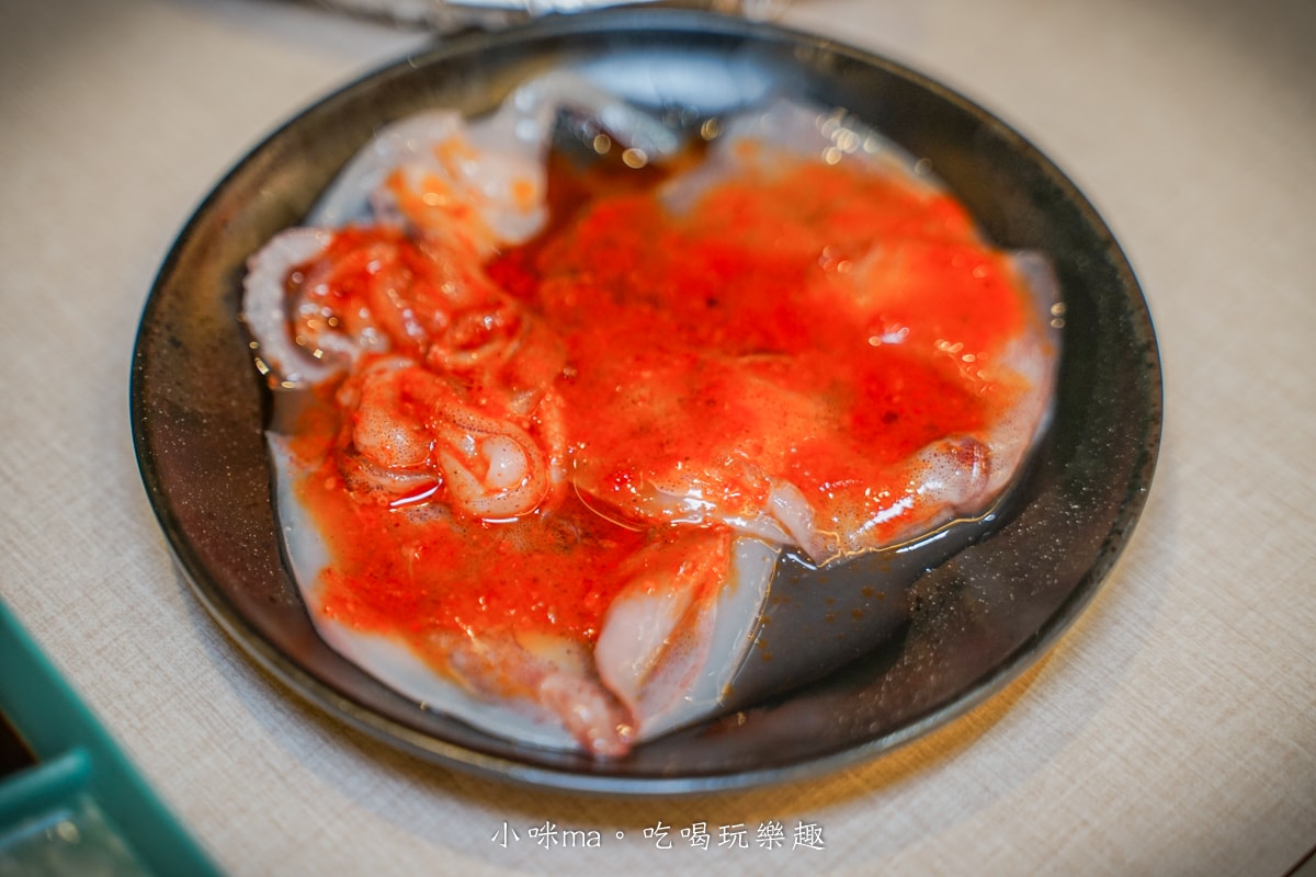 【新莊燒肉吃到飽推薦】饞饞燒肉 PLUS+|輔大最夯的火烤兩吃,日本生食級生蠔、大干貝、和牛吃到飽任你選!最低598起,新莊輔大美食推薦(附菜單) - 第51張圖 【新莊燒肉吃到飽推薦】饞饞燒肉 PLUS+|輔大最夯的火烤兩吃,日本生食級生蠔、大干貝、和牛吃到飽任你選!最低598起,新莊輔大美食推薦(附菜單)