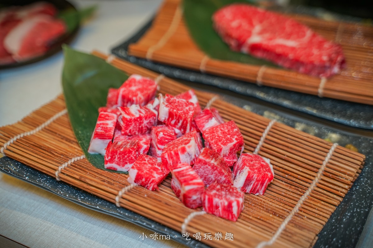 【新莊燒肉吃到飽推薦】饞饞燒肉 PLUS+|輔大最夯的火烤兩吃,日本生食級生蠔、大干貝、和牛吃到飽任你選!最低598起,新莊輔大美食推薦(附菜單) - 第31張圖 【新莊燒肉吃到飽推薦】饞饞燒肉 PLUS+|輔大最夯的火烤兩吃,日本生食級生蠔、大干貝、和牛吃到飽任你選!最低598起,新莊輔大美食推薦(附菜單)