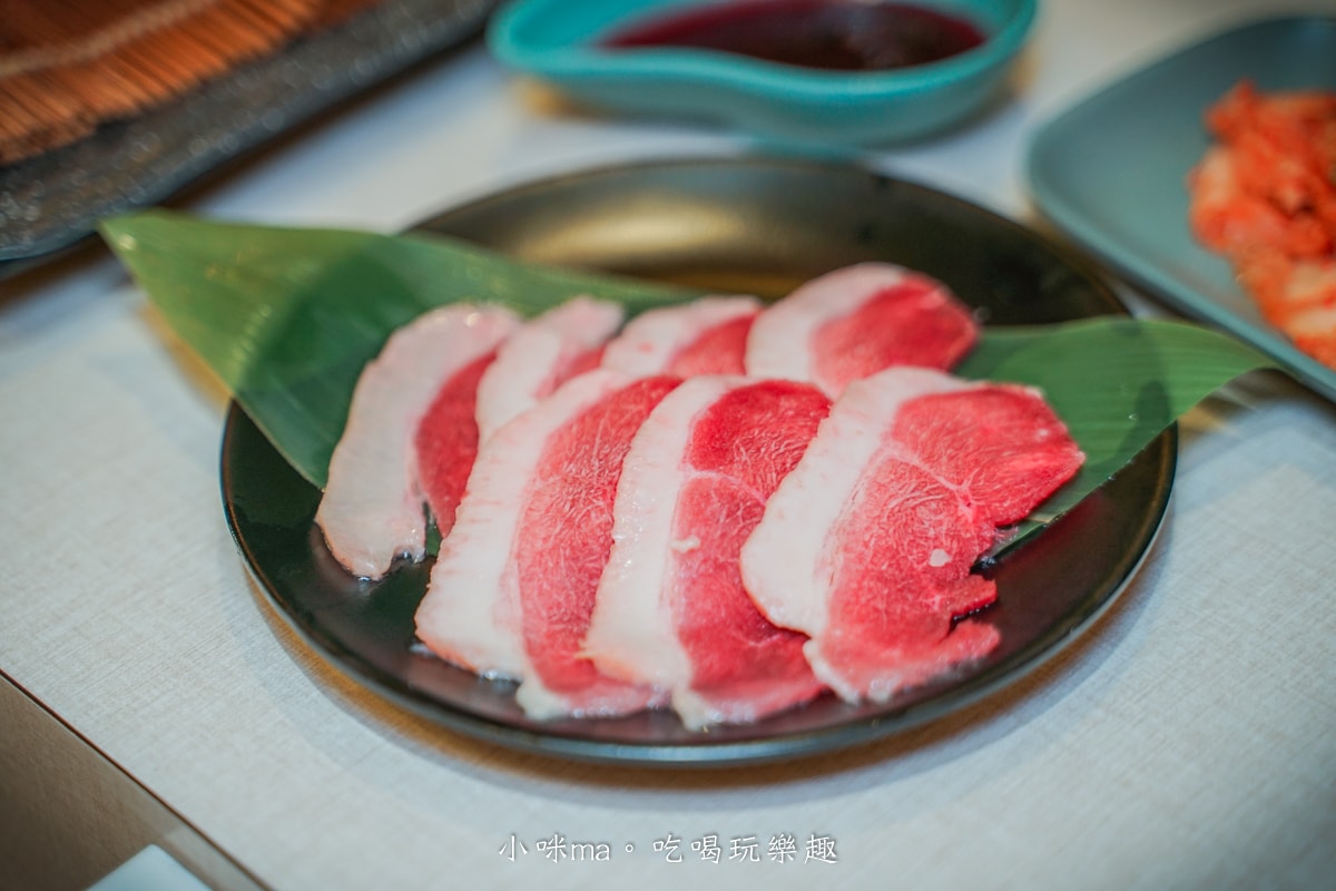 【新莊燒肉吃到飽推薦】饞饞燒肉 PLUS+|輔大最夯的火烤兩吃,日本生食級生蠔、大干貝、和牛吃到飽任你選!最低598起,新莊輔大美食推薦(附菜單) - 第55張圖 【新莊燒肉吃到飽推薦】饞饞燒肉 PLUS+|輔大最夯的火烤兩吃,日本生食級生蠔、大干貝、和牛吃到飽任你選!最低598起,新莊輔大美食推薦(附菜單)