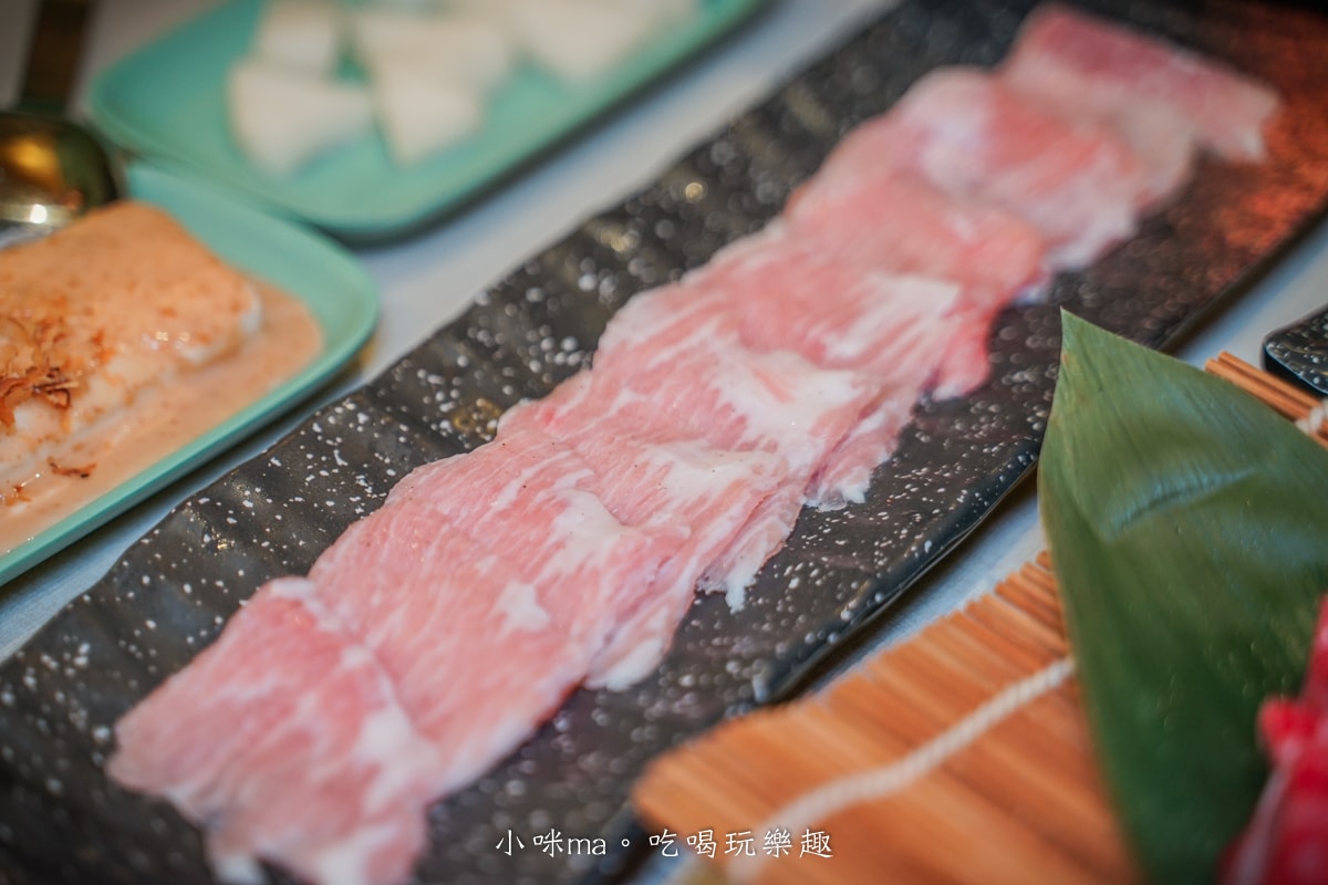 【新莊燒肉吃到飽推薦】饞饞燒肉 PLUS+|輔大最夯的火烤兩吃,日本生食級生蠔、大干貝、和牛吃到飽任你選!最低598起,新莊輔大美食推薦(附菜單) - 第53張圖 【新莊燒肉吃到飽推薦】饞饞燒肉 PLUS+|輔大最夯的火烤兩吃,日本生食級生蠔、大干貝、和牛吃到飽任你選!最低598起,新莊輔大美食推薦(附菜單)