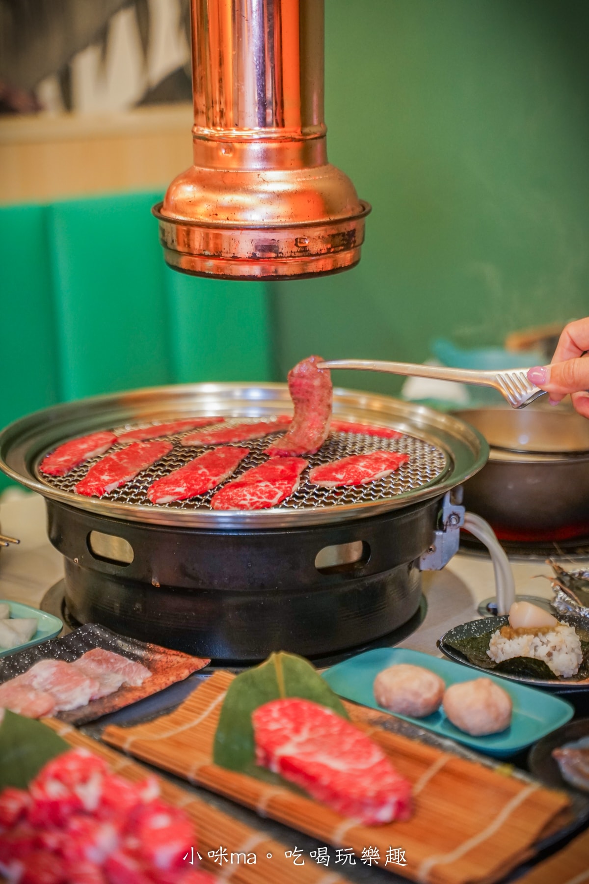 【新莊燒肉吃到飽推薦】饞饞燒肉 PLUS+|輔大最夯的火烤兩吃,日本生食級生蠔、大干貝、和牛吃到飽任你選!最低598起,新莊輔大美食推薦(附菜單) - 第29張圖 【新莊燒肉吃到飽推薦】饞饞燒肉 PLUS+|輔大最夯的火烤兩吃,日本生食級生蠔、大干貝、和牛吃到飽任你選!最低598起,新莊輔大美食推薦(附菜單)