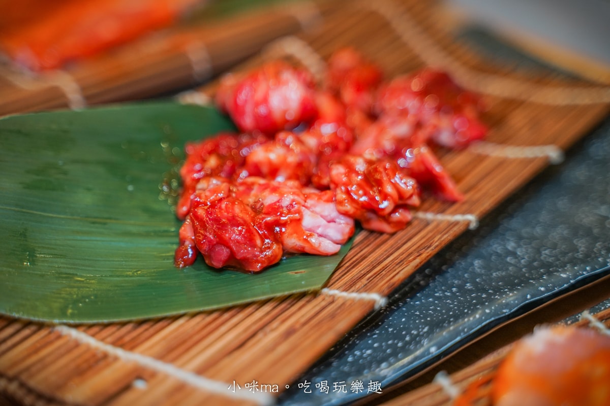【新莊燒肉吃到飽推薦】饞饞燒肉 PLUS+|輔大最夯的火烤兩吃,日本生食級生蠔、大干貝、和牛吃到飽任你選!最低598起,新莊輔大美食推薦(附菜單) - 第45張圖 【新莊燒肉吃到飽推薦】饞饞燒肉 PLUS+|輔大最夯的火烤兩吃,日本生食級生蠔、大干貝、和牛吃到飽任你選!最低598起,新莊輔大美食推薦(附菜單)
