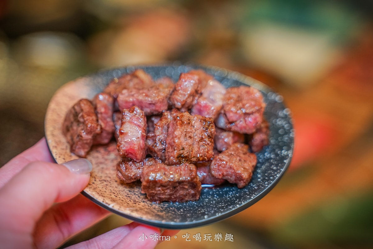 【新莊燒肉吃到飽推薦】饞饞燒肉 PLUS+|輔大最夯的火烤兩吃,日本生食級生蠔、大干貝、和牛吃到飽任你選!最低598起,新莊輔大美食推薦(附菜單) - 第34張圖 【新莊燒肉吃到飽推薦】饞饞燒肉 PLUS+|輔大最夯的火烤兩吃,日本生食級生蠔、大干貝、和牛吃到飽任你選!最低598起,新莊輔大美食推薦(附菜單)