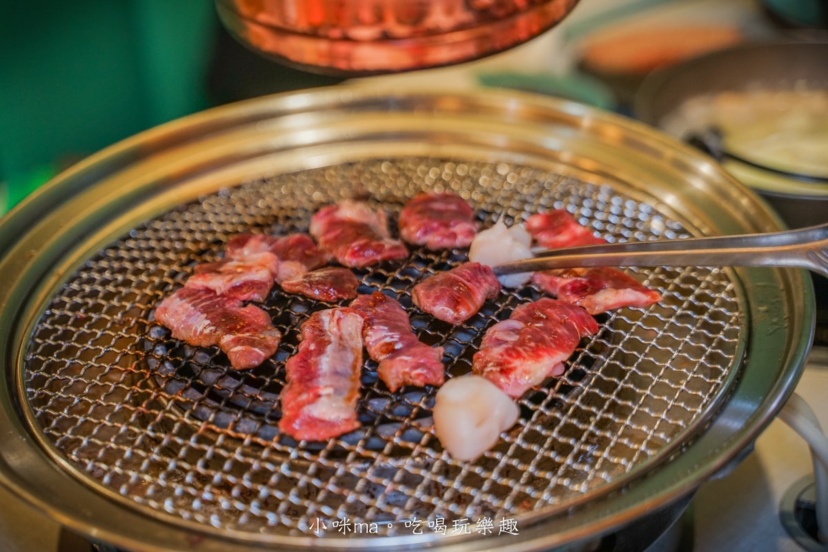 【新莊燒肉吃到飽推薦】饞饞燒肉 PLUS+|輔大最夯的火烤兩吃,日本生食級生蠔、大干貝、和牛吃到飽任你選!最低598起,新莊輔大美食推薦(附菜單) - 第36張圖 【新莊燒肉吃到飽推薦】饞饞燒肉 PLUS+|輔大最夯的火烤兩吃,日本生食級生蠔、大干貝、和牛吃到飽任你選!最低598起,新莊輔大美食推薦(附菜單)