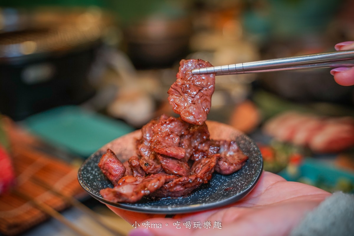 【新莊燒肉吃到飽推薦】饞饞燒肉 PLUS+|輔大最夯的火烤兩吃,日本生食級生蠔、大干貝、和牛吃到飽任你選!最低598起,新莊輔大美食推薦(附菜單) - 第37張圖 【新莊燒肉吃到飽推薦】饞饞燒肉 PLUS+|輔大最夯的火烤兩吃,日本生食級生蠔、大干貝、和牛吃到飽任你選!最低598起,新莊輔大美食推薦(附菜單)