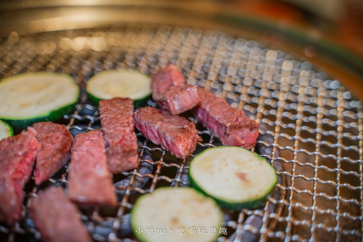 【新莊燒肉吃到飽推薦】饞饞燒肉 PLUS+|輔大最夯的火烤兩吃,日本生食級生蠔、大干貝、和牛吃到飽任你選!最低598起,新莊輔大美食推薦(附菜單) - 第44張圖 【新莊燒肉吃到飽推薦】饞饞燒肉 PLUS+|輔大最夯的火烤兩吃,日本生食級生蠔、大干貝、和牛吃到飽任你選!最低598起,新莊輔大美食推薦(附菜單)
