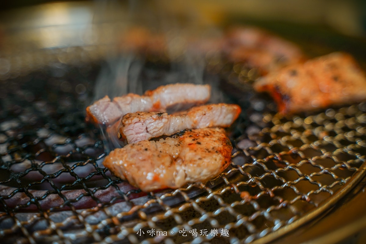 【新莊燒肉吃到飽推薦】饞饞燒肉 PLUS+|輔大最夯的火烤兩吃,日本生食級生蠔、大干貝、和牛吃到飽任你選!最低598起,新莊輔大美食推薦(附菜單) - 第61張圖 【新莊燒肉吃到飽推薦】饞饞燒肉 PLUS+|輔大最夯的火烤兩吃,日本生食級生蠔、大干貝、和牛吃到飽任你選!最低598起,新莊輔大美食推薦(附菜單)