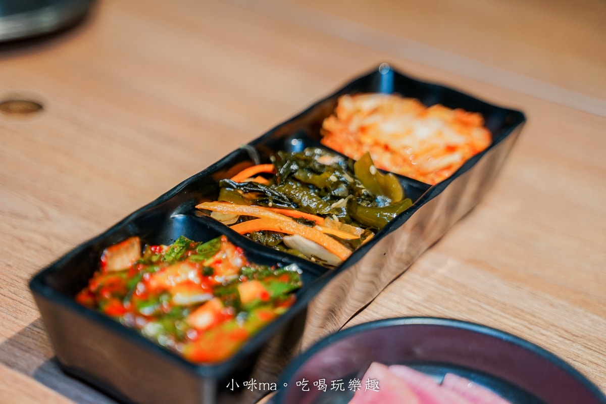 【台北美食】小班韓式烤腸|全台第一間超道地的烤牛腸、豬腸、醬蟹專賣店,起司雙拼太銷魂啦~(內含菜單),東區韓式料理 - 第12張圖 【台北美食】小班韓式烤腸|全台第一間超道地的烤牛腸、豬腸、醬蟹專賣店,起司雙拼太銷魂啦~(內含菜單),東區韓式料理