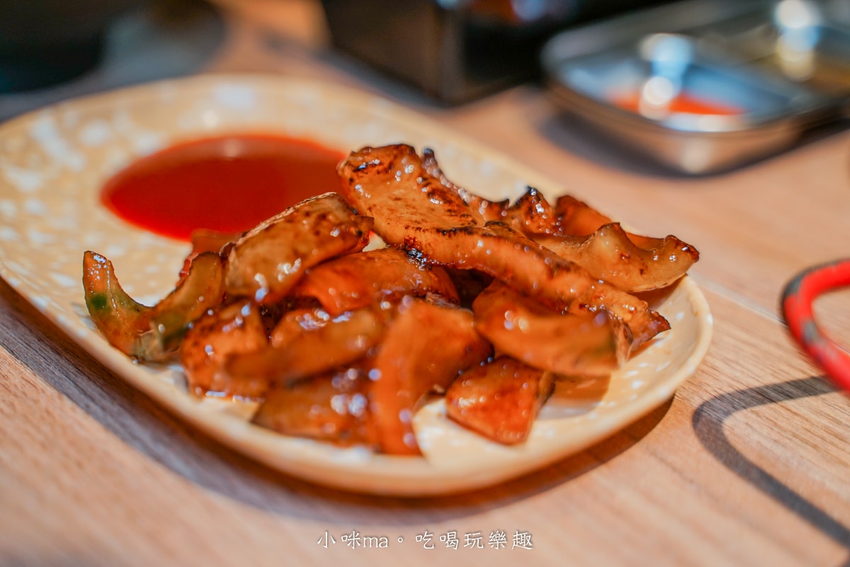 【台北美食】小班韓式烤腸|全台第一間超道地的烤牛腸、豬腸、醬蟹專賣店,起司雙拼太銷魂啦~(內含菜單),東區韓式料理 - 第14張圖 【台北美食】小班韓式烤腸|全台第一間超道地的烤牛腸、豬腸、醬蟹專賣店,起司雙拼太銷魂啦~(內含菜單),東區韓式料理