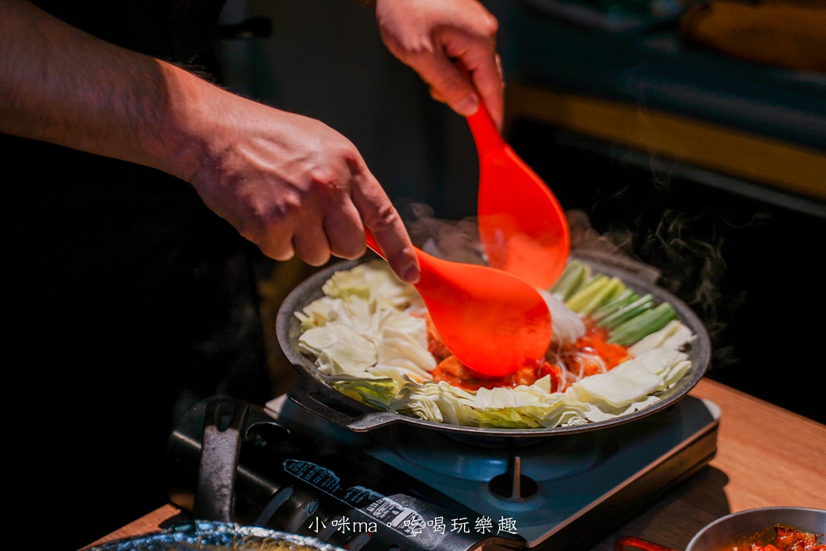 【台北美食】小班韓式烤腸|全台第一間超道地的烤牛腸、豬腸、醬蟹專賣店,起司雙拼太銷魂啦~(內含菜單),東區韓式料理 - 第36張圖 【台北美食】小班韓式烤腸|全台第一間超道地的烤牛腸、豬腸、醬蟹專賣店,起司雙拼太銷魂啦~(內含菜單),東區韓式料理