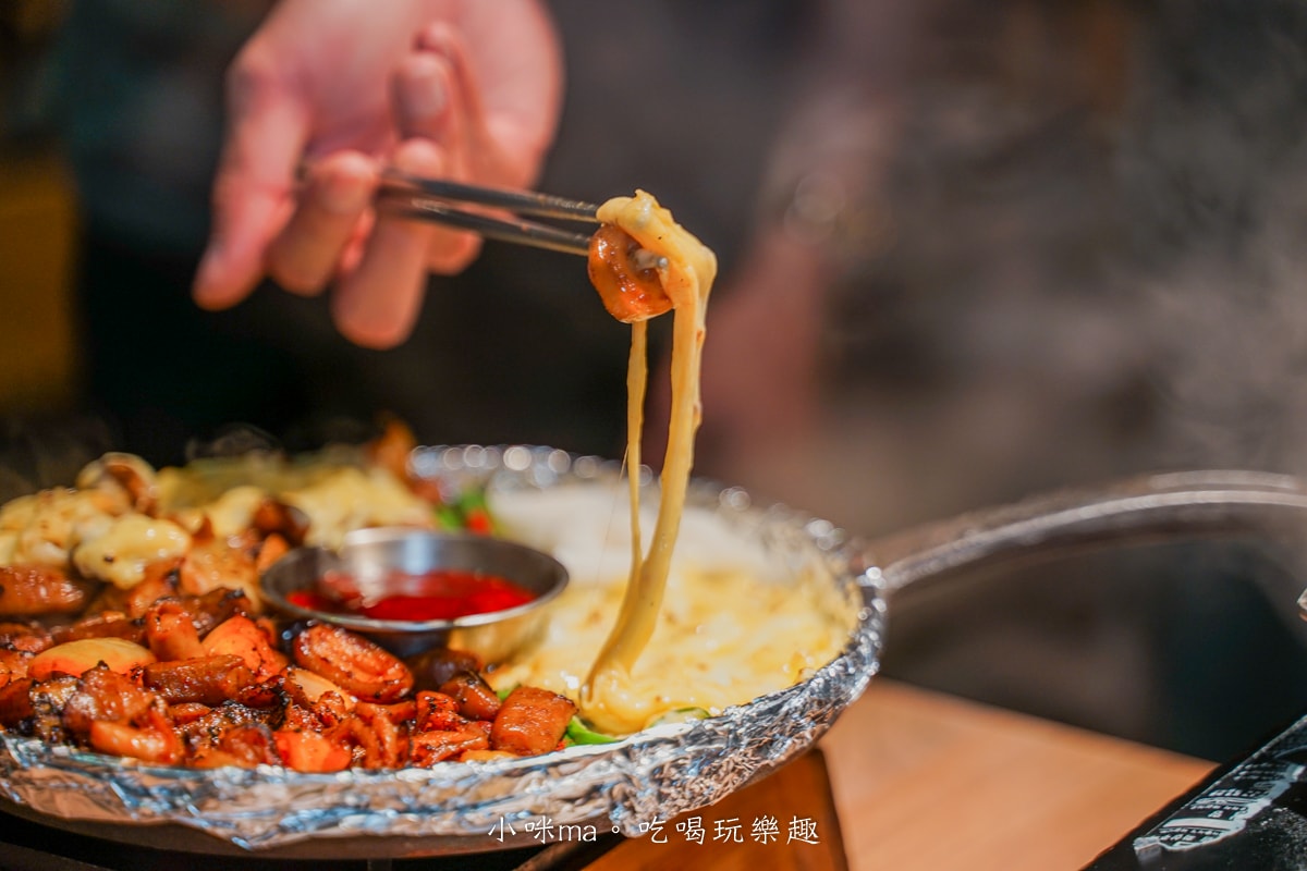 【台北美食】小班韓式烤腸|全台第一間超道地的烤牛腸、豬腸、醬蟹專賣店,起司雙拼太銷魂啦~(內含菜單),東區韓式料理 - 第27張圖 【台北美食】小班韓式烤腸|全台第一間超道地的烤牛腸、豬腸、醬蟹專賣店,起司雙拼太銷魂啦~(內含菜單),東區韓式料理