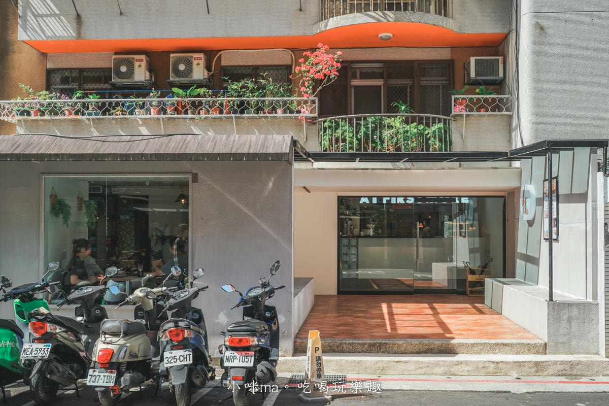 【東區早午餐】At.First More 早寓｜延吉街超人氣早午餐開新店啦！森林系空間、寵物友善、免服務費，大份量早午餐超又有飽足感，捷運忠孝敦化站