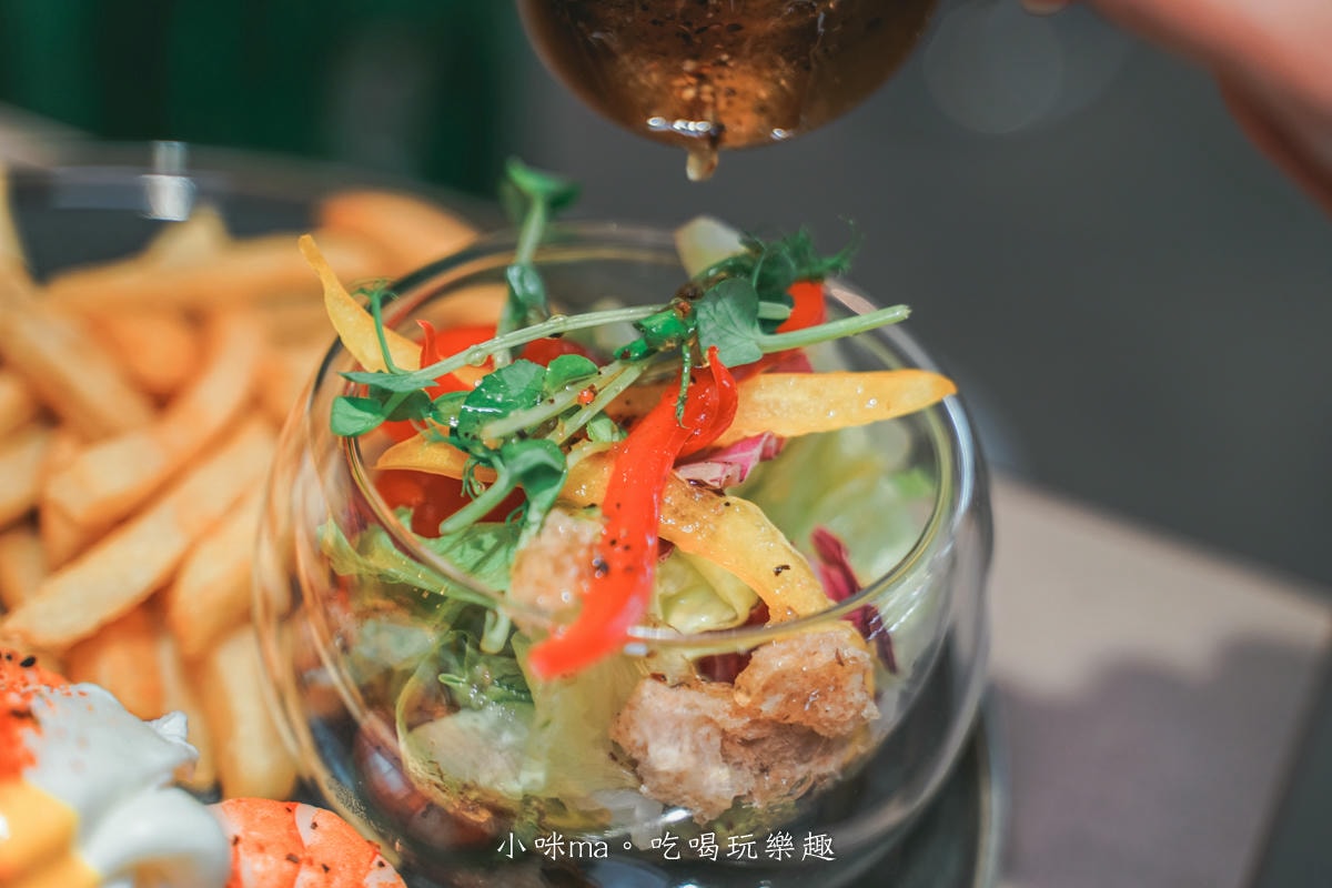 【東區早午餐】At.First More 早寓｜延吉街超人氣早午餐開新店啦！森林系空間、寵物友善、免服務費，大份量早午餐超又有飽足感，捷運忠孝敦化站