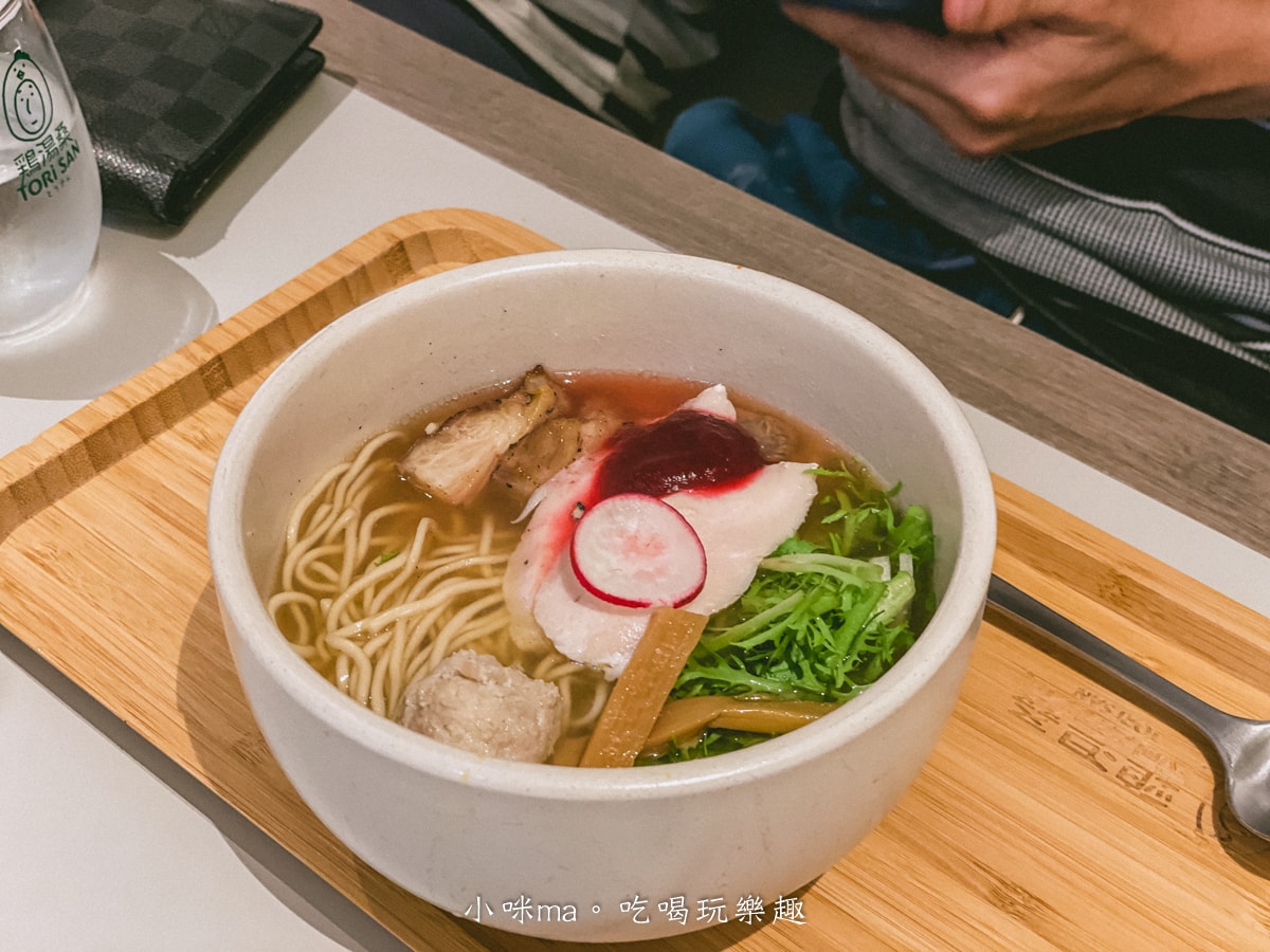 【內科美食】雞湯桑 Torisan 港墘店|雞湯大叔開的日式拉麵店!櫻花柚子湯頭清爽不膩口,捷運港墘站 - 第11張圖 【內科美食】雞湯桑 Torisan 港墘店|雞湯大叔開的日式拉麵店!櫻花柚子湯頭清爽不膩口,捷運港墘站
